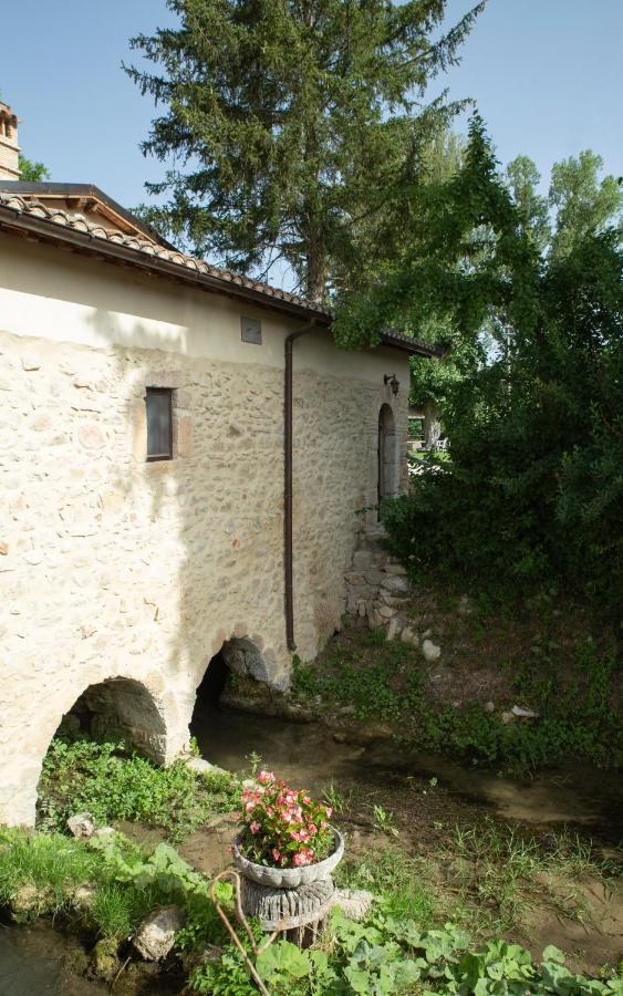 Bed and Breakfast Le Farine Del Maestro Barete Esterno foto