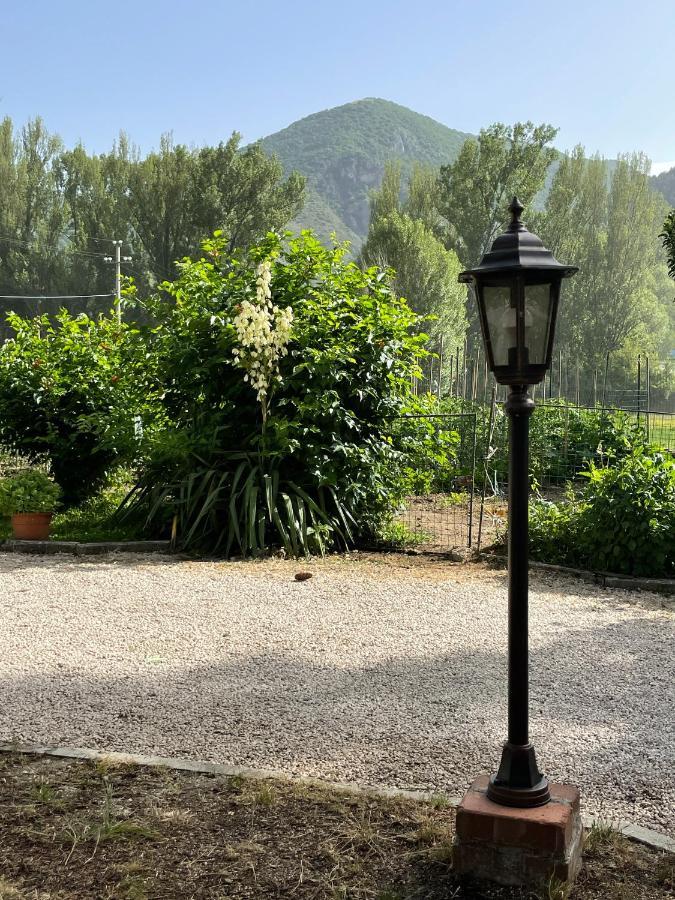 Bed and Breakfast Le Farine Del Maestro Barete Esterno foto